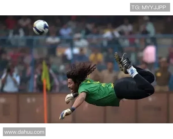 足球明星在赛场上的精彩瞬间与技艺展示的艺术画作欣赏